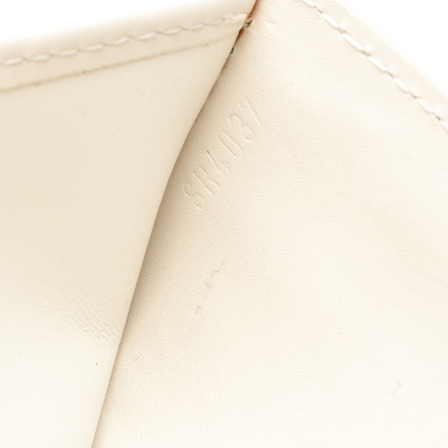 Louis Vuitton Vernis Koala Wallet Perle 7 of 7