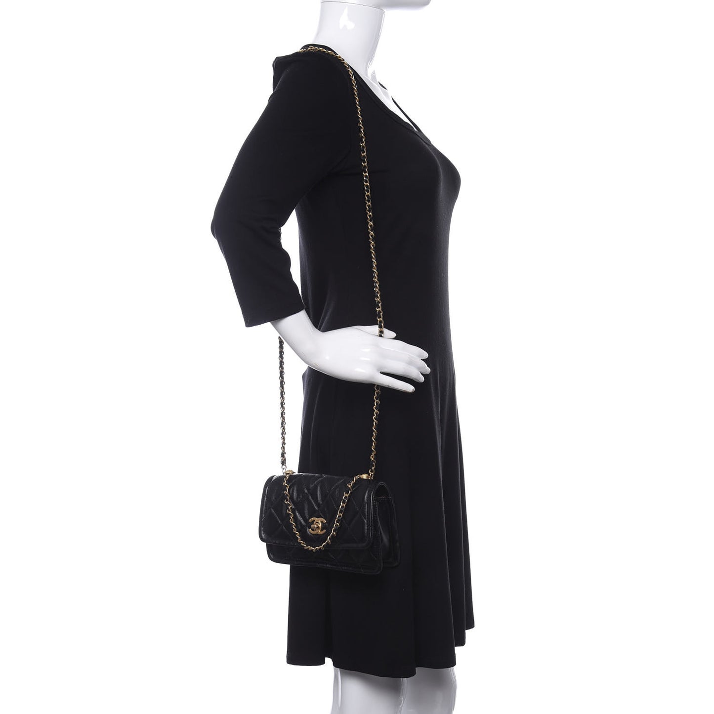 Shiny Lambskin Flap Clutch With Chain Black