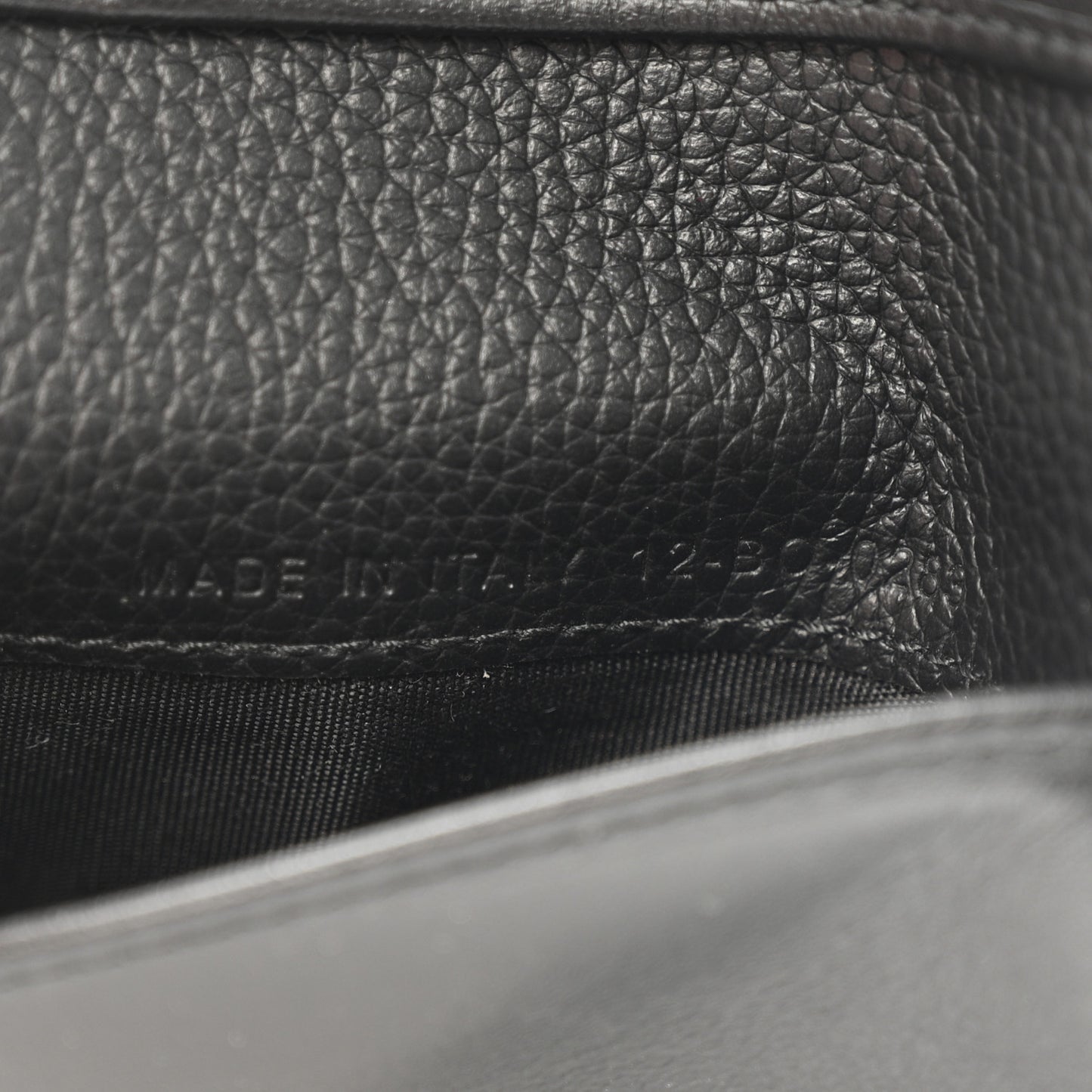Grained Calfskin Icon Vertical Bifold Card Holder Black