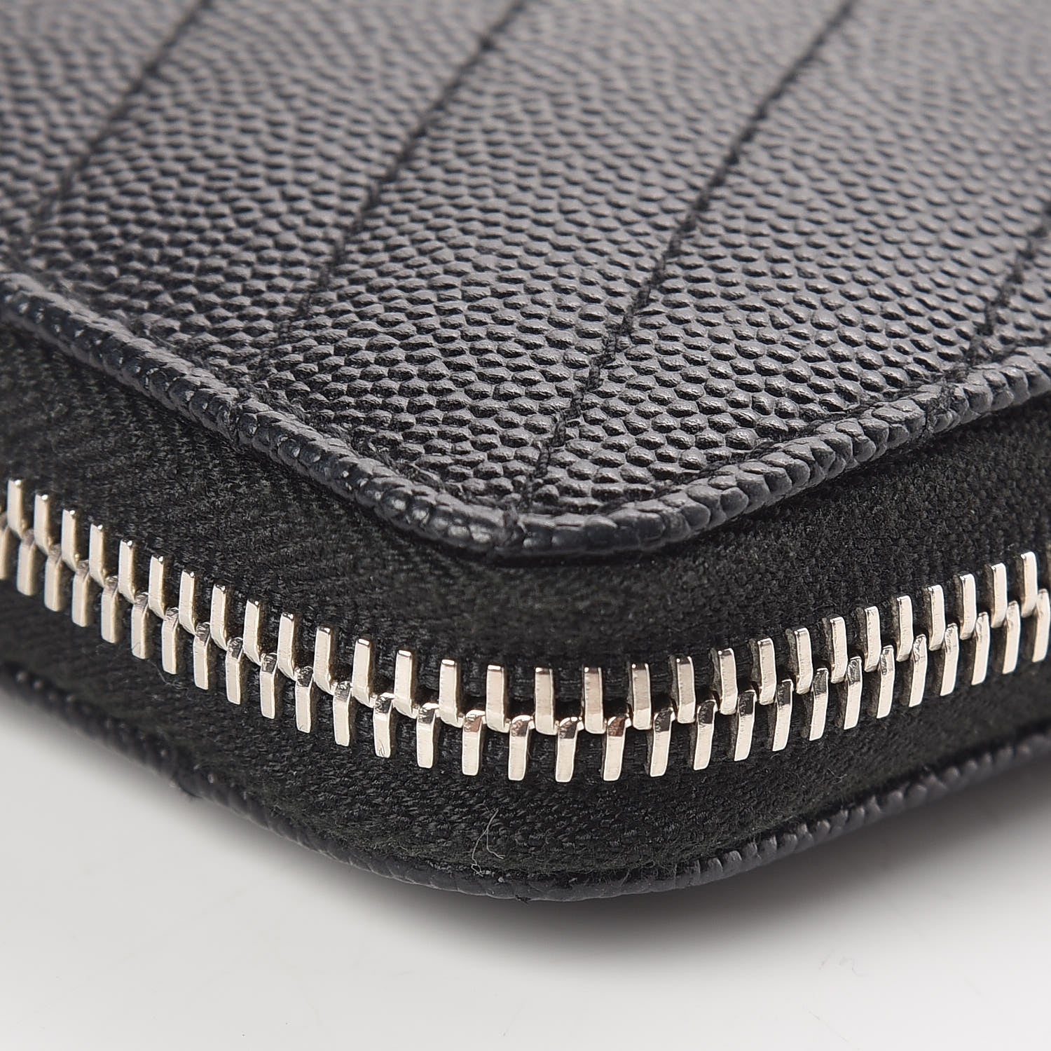 Saint Laurent Grain De Poudre Matelasse Chevron Monogram Zip Around Wallet Black 10 of 12