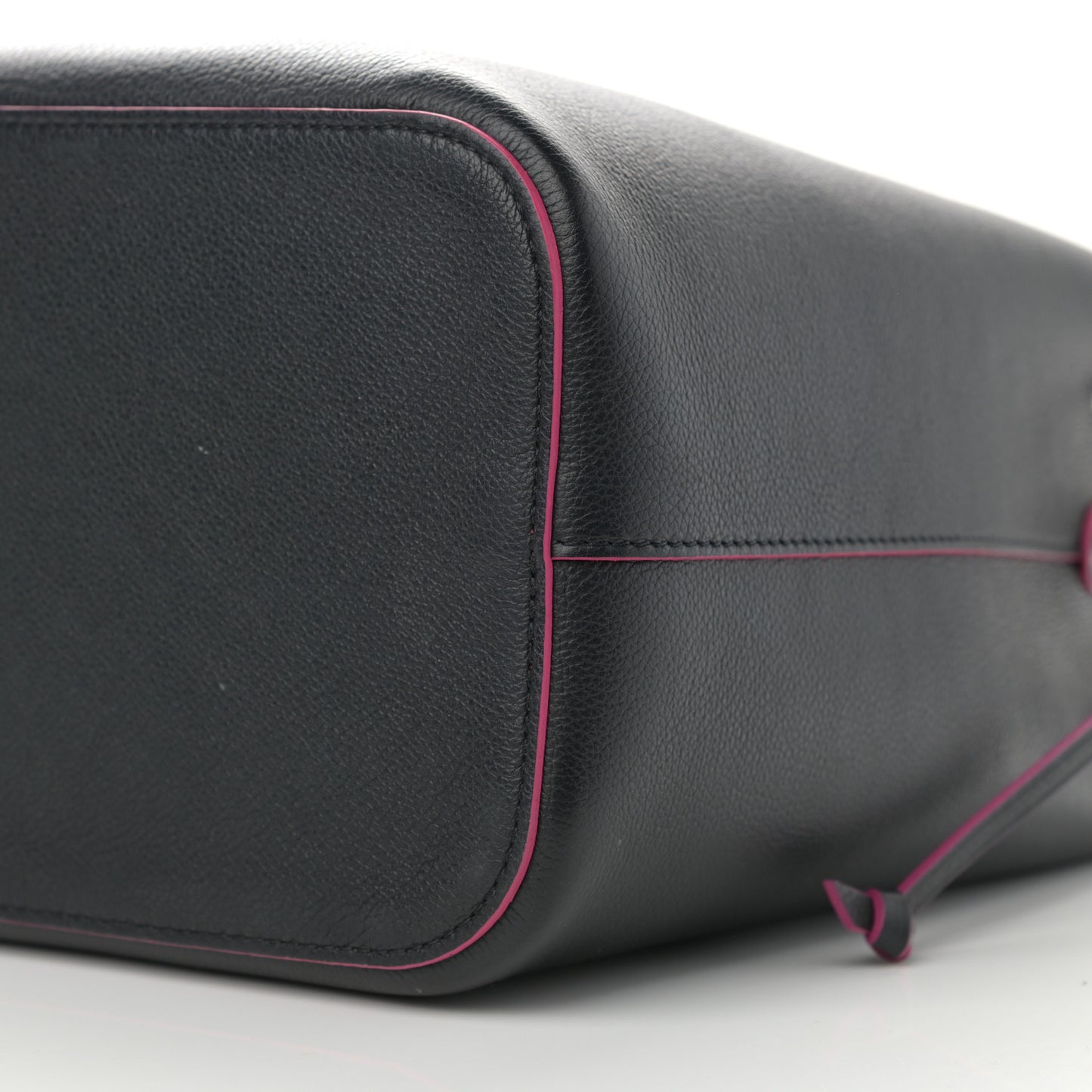 Calfskin Lockme Bucket Black
