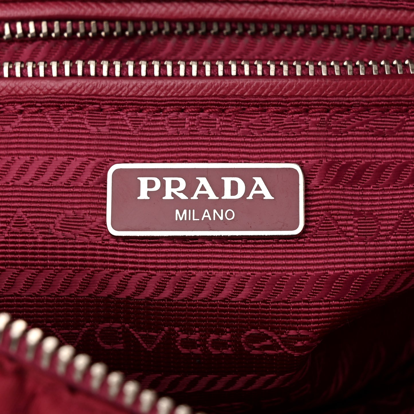 Nylon Tessuto Impuntu Quilted Chain Crossbody Ibisco