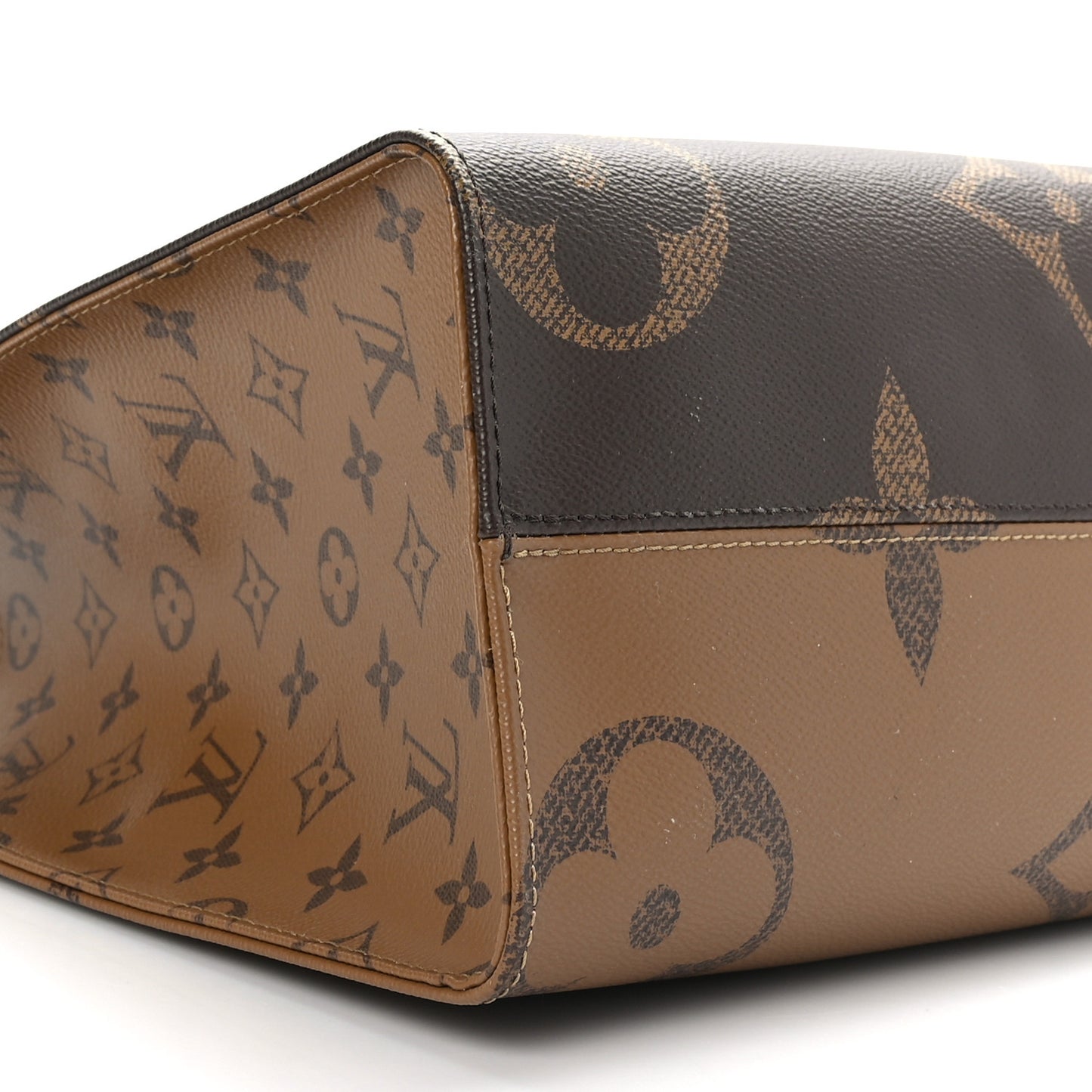 Reverse Monogram Giant Onthego MM