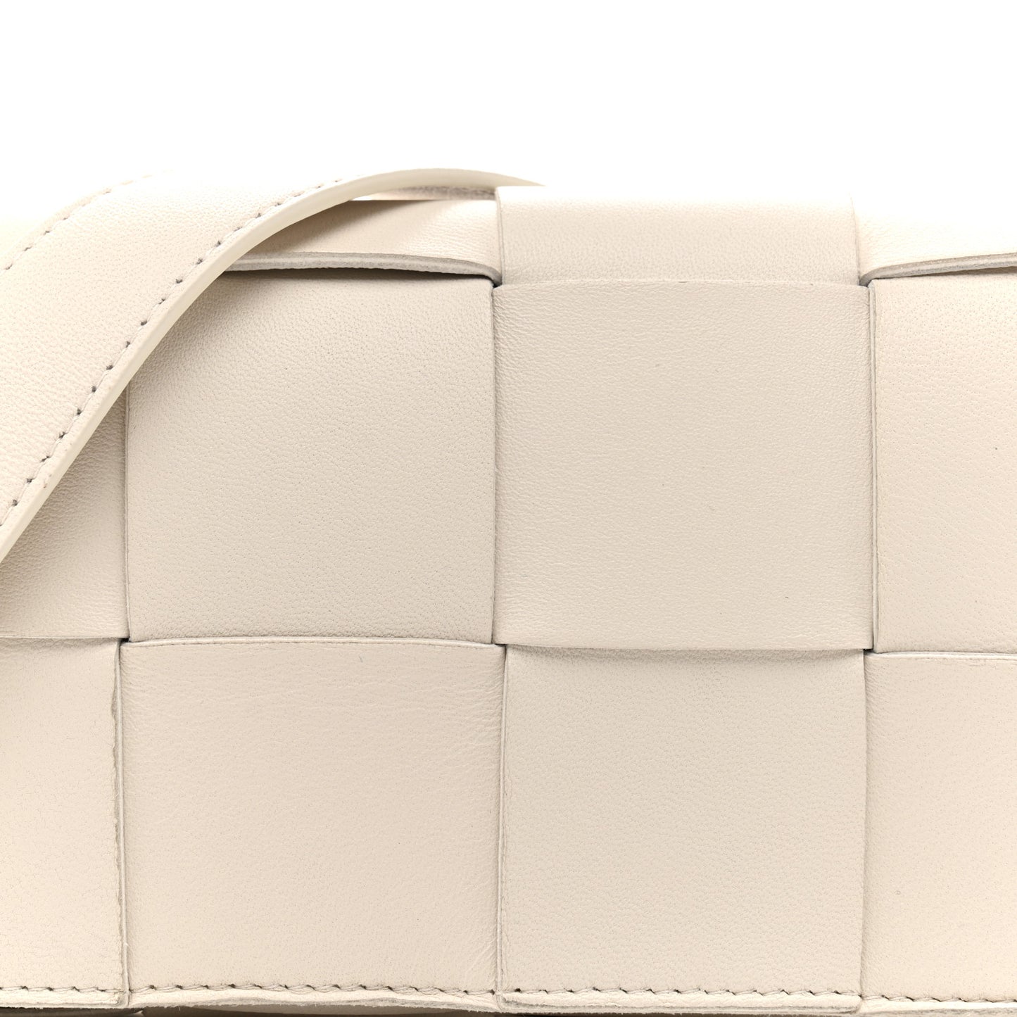 Nappa Maxi Intreccio The Belt Cassette Bag White
