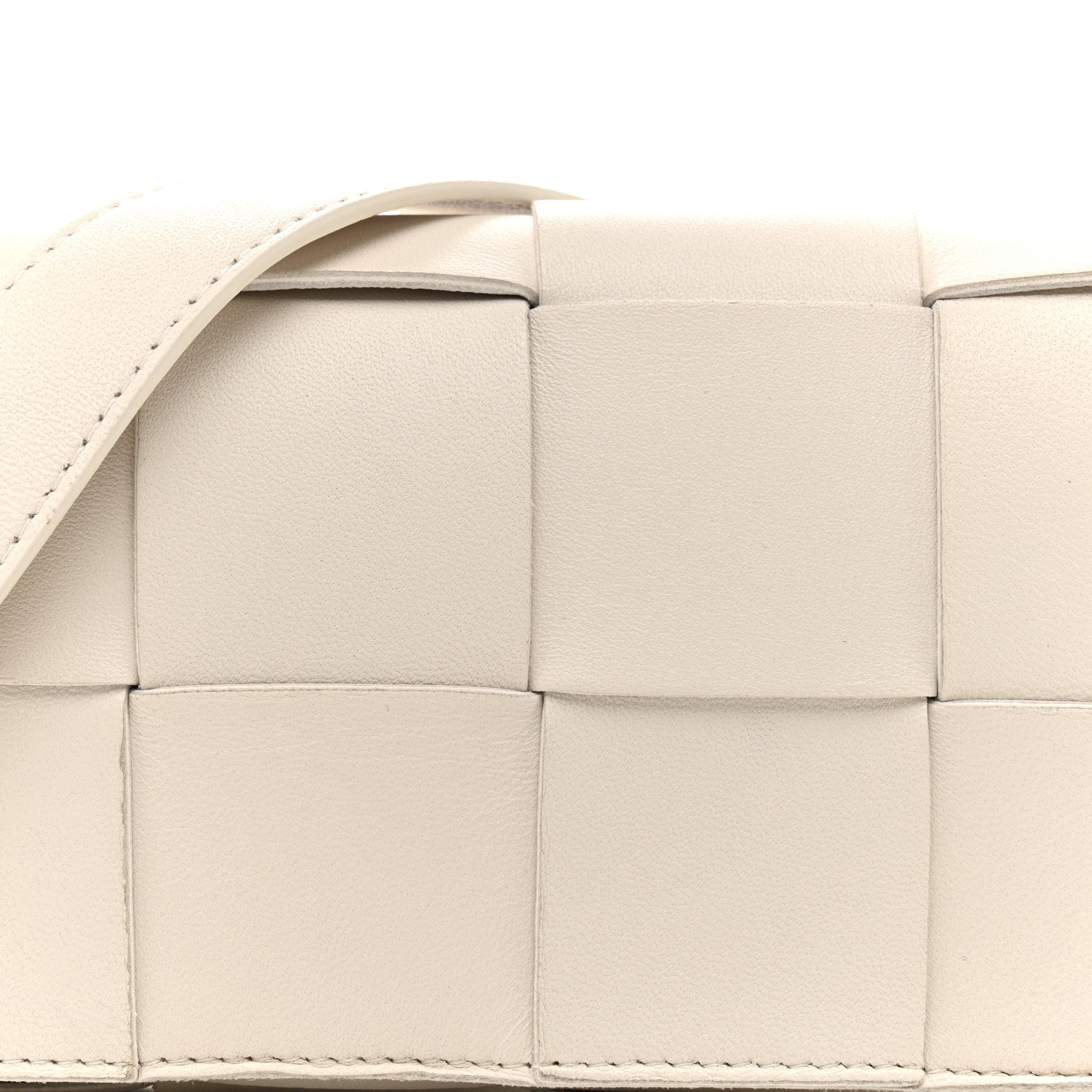 Bottega Veneta Nappa Maxi Intreccio The Belt Cassette Bag White 8 of 10
