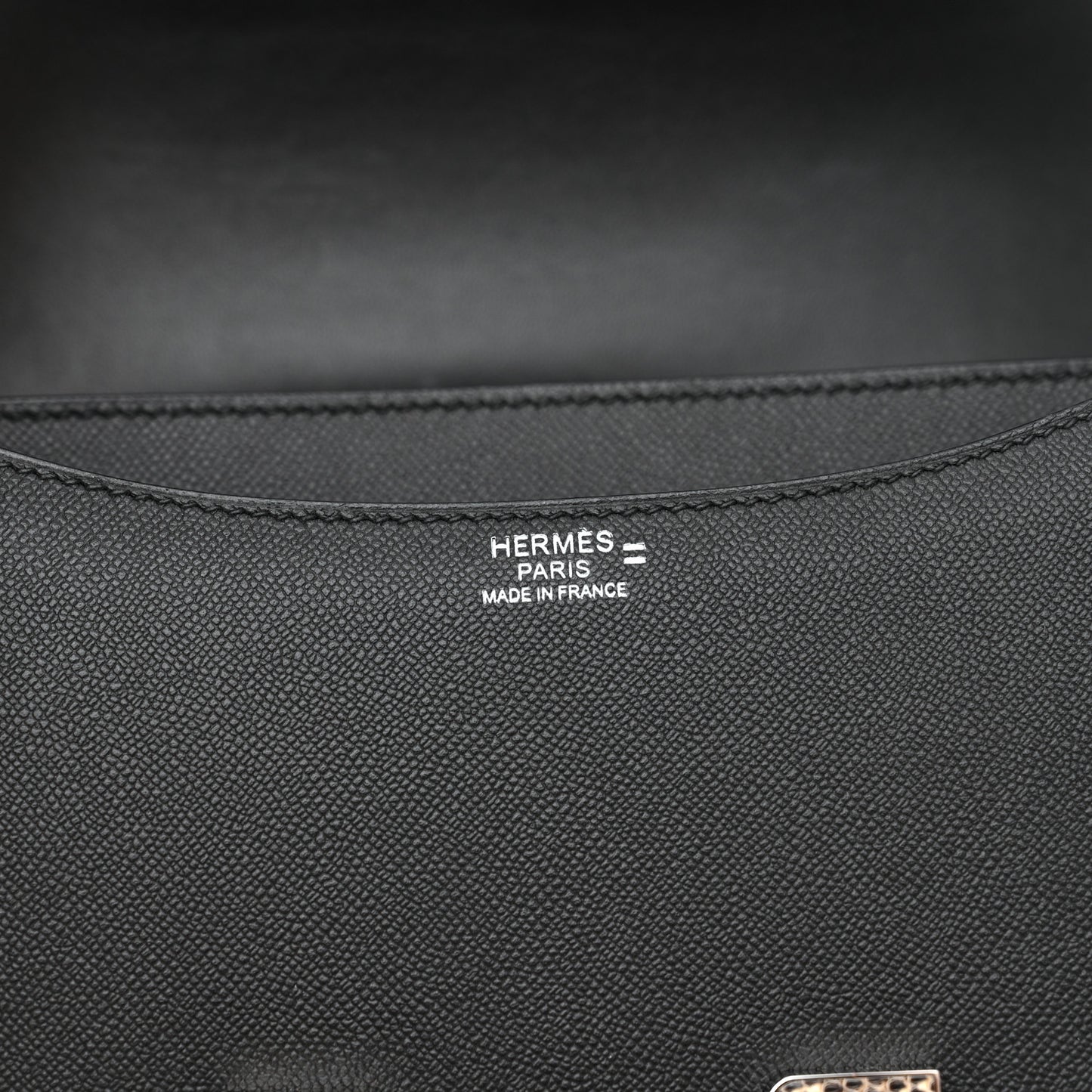Madame Calfskin Lizard Constance 24 Black Ombre
