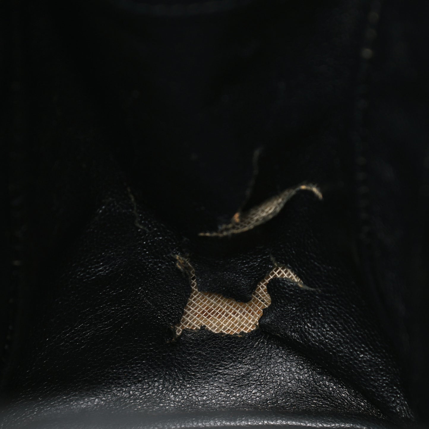 Caviar Quilted Small Shoulder Bag Black