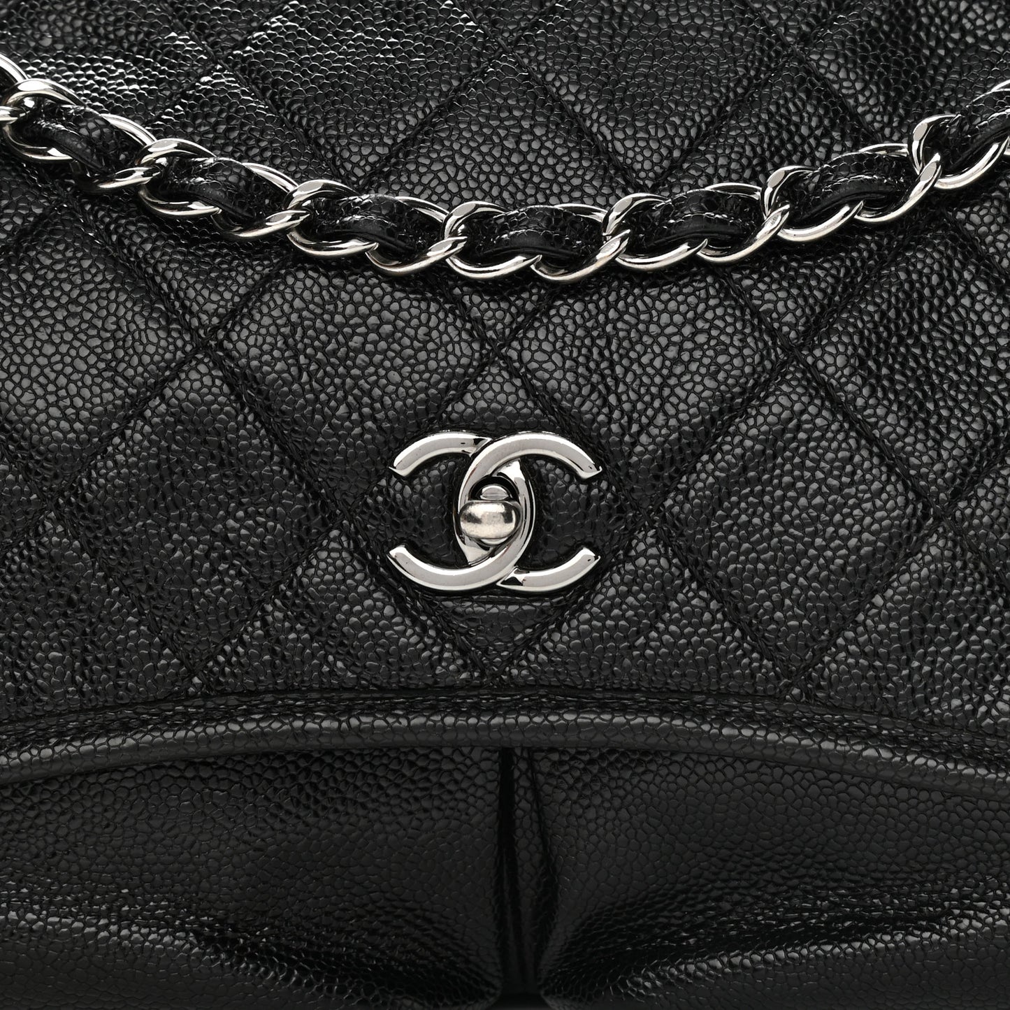 Grained Calfskin Medium Natural Beauty Flap Black