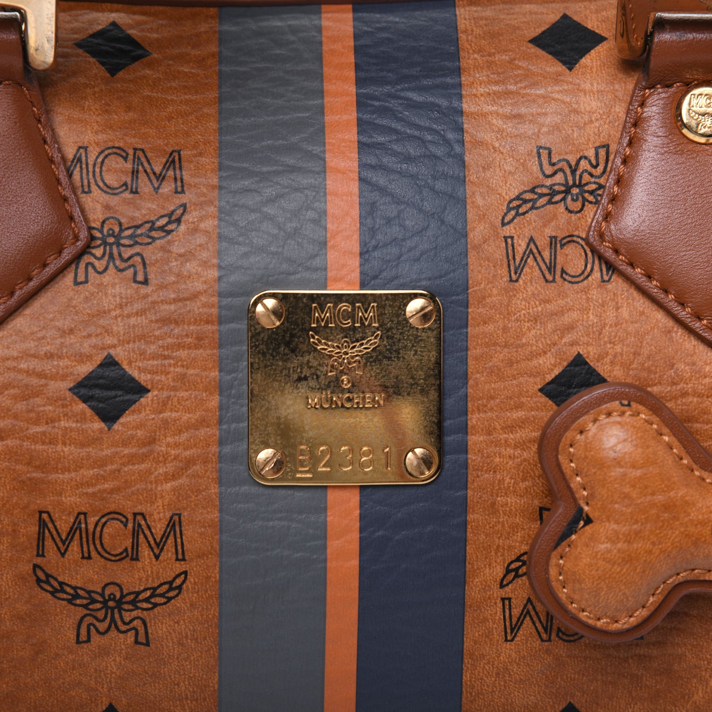 Visetos Dog Bone Boston Bag Cognac