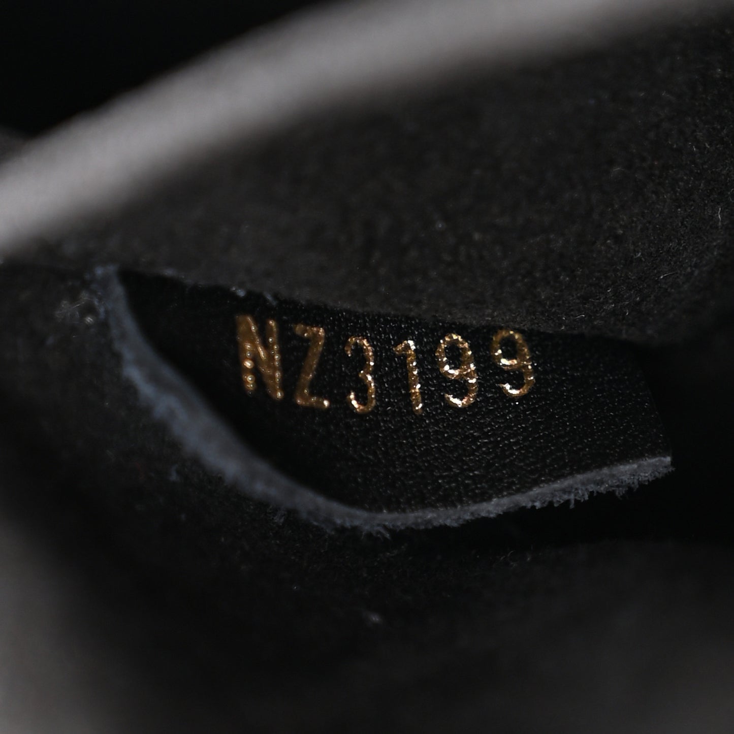 Calfskin New Wave Chain PM Black