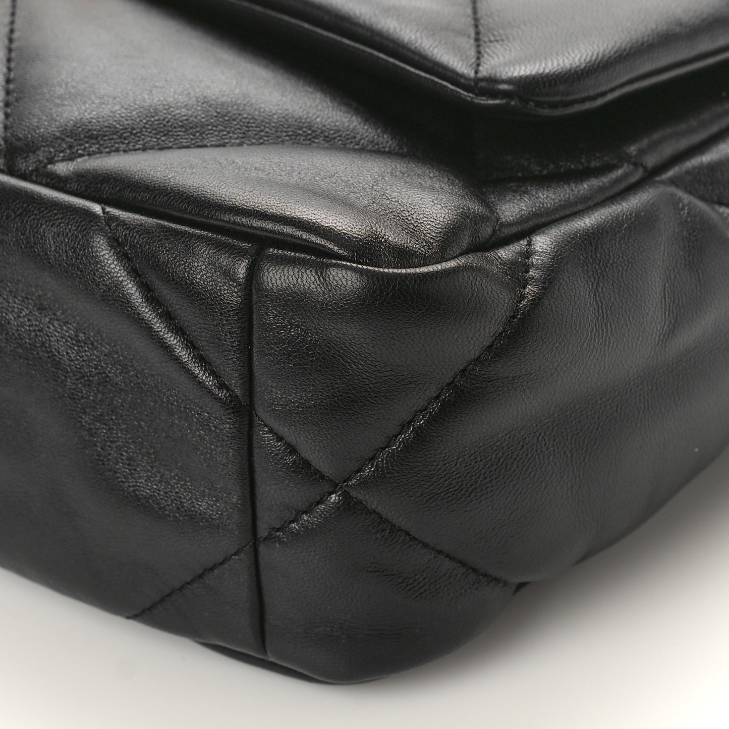 Lambskin Quilted Medium Chanel 19 Flap Black