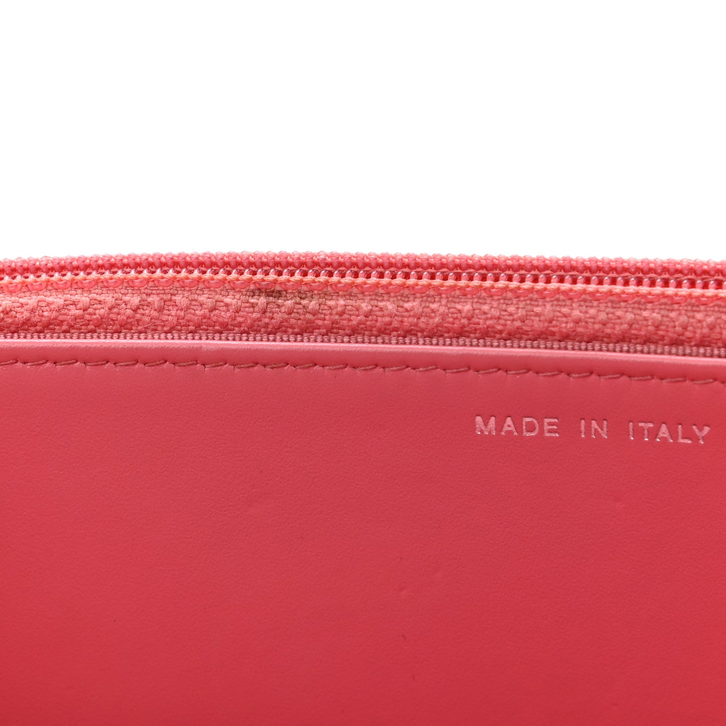 Caviar Chevron Quilted Wallet On Chain WOC Pink