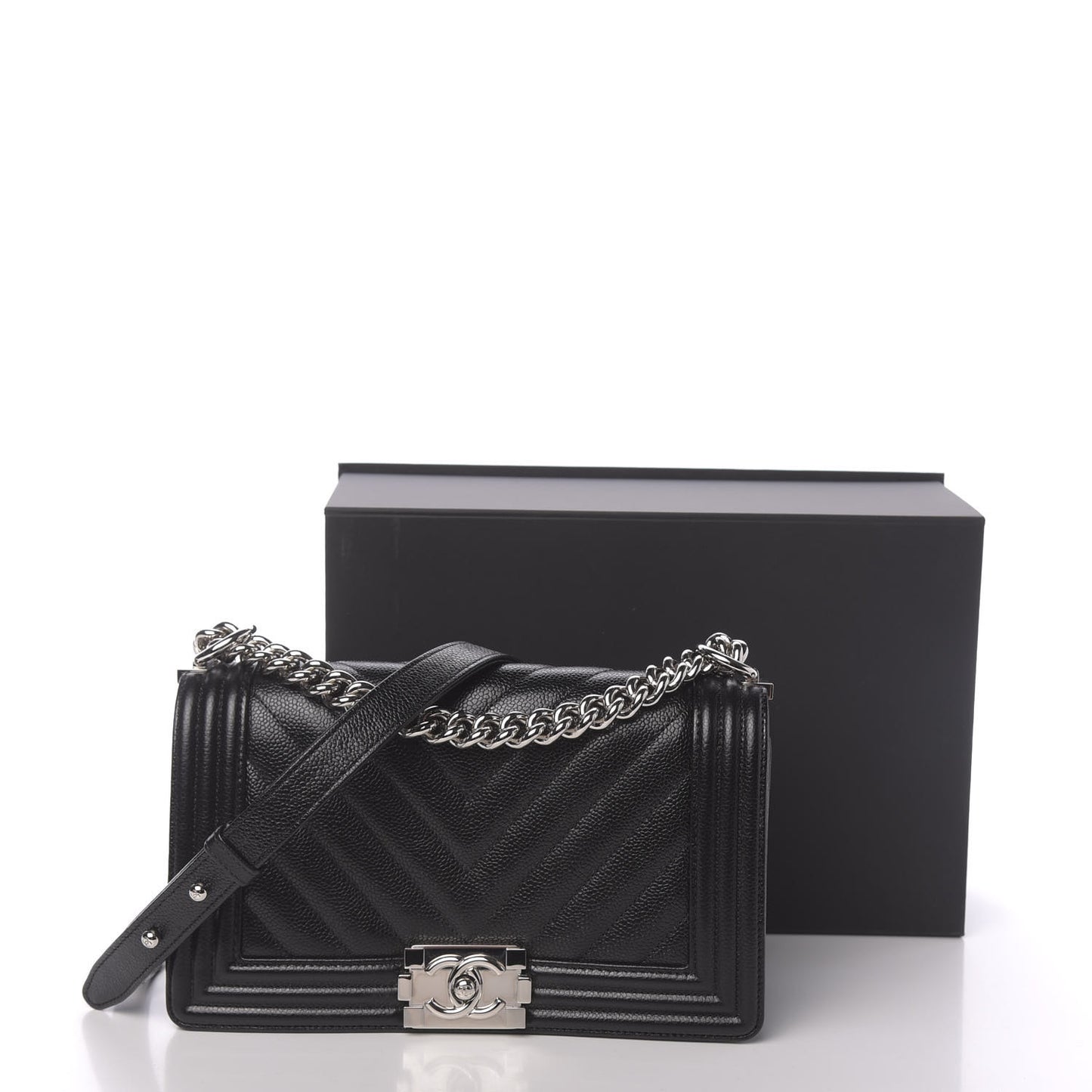 Caviar Chevron Quilted Medium Boy Flap Black