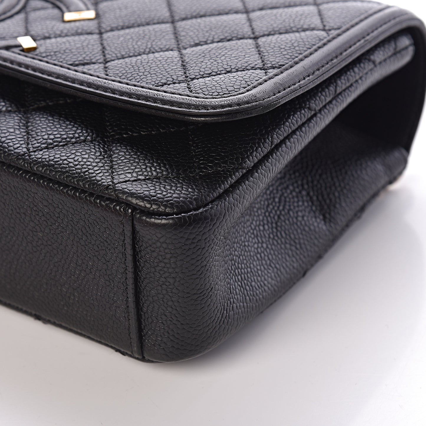 Caviar Quilted Medium CC Filigree Flap Black