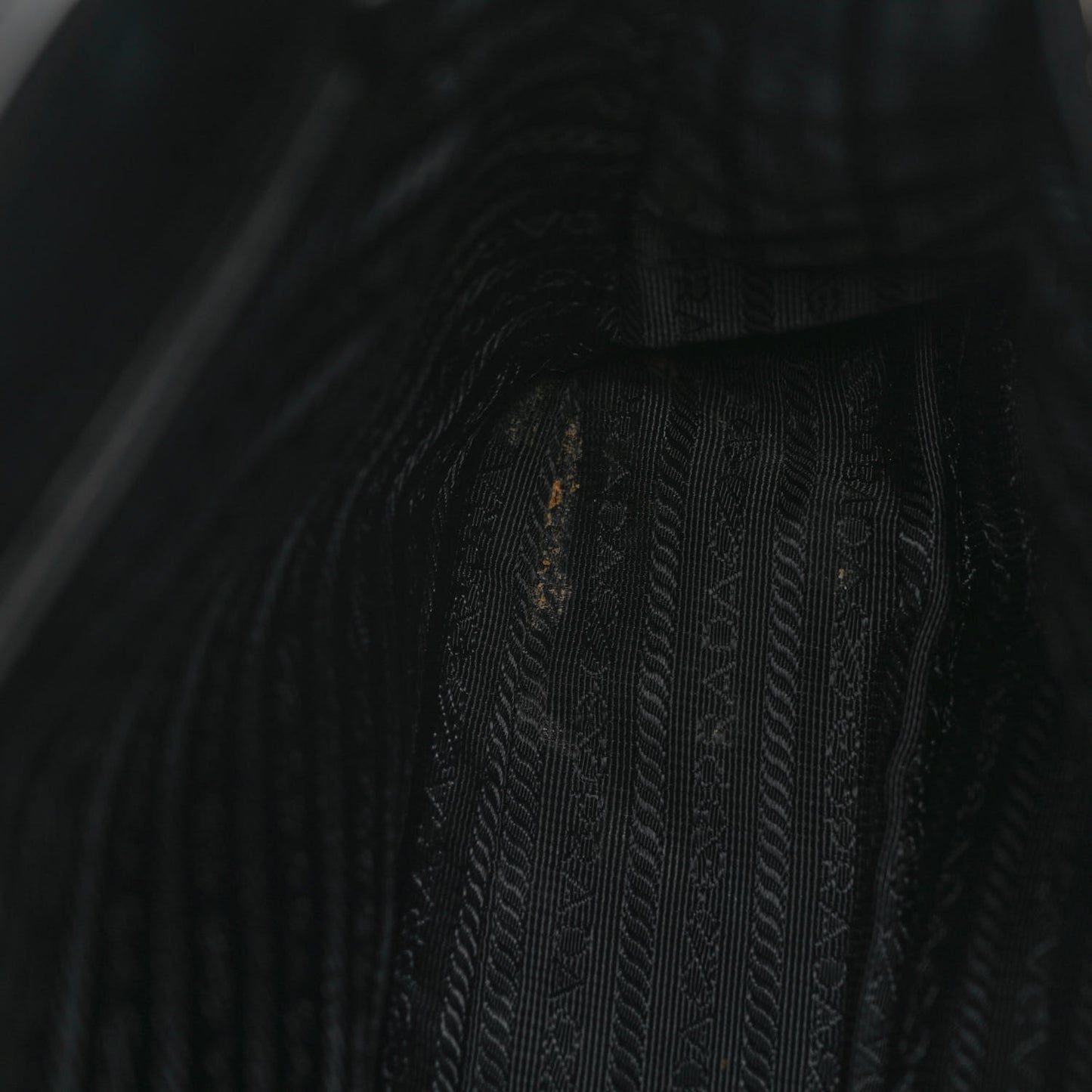 Saffiano Lux Medium Tote Black