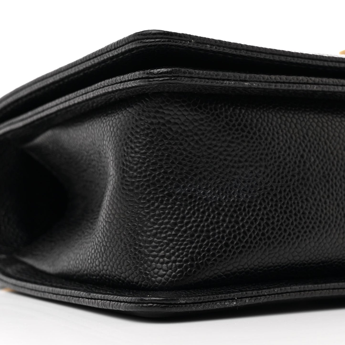 Caviar Quilted Medium Boy Flap Black