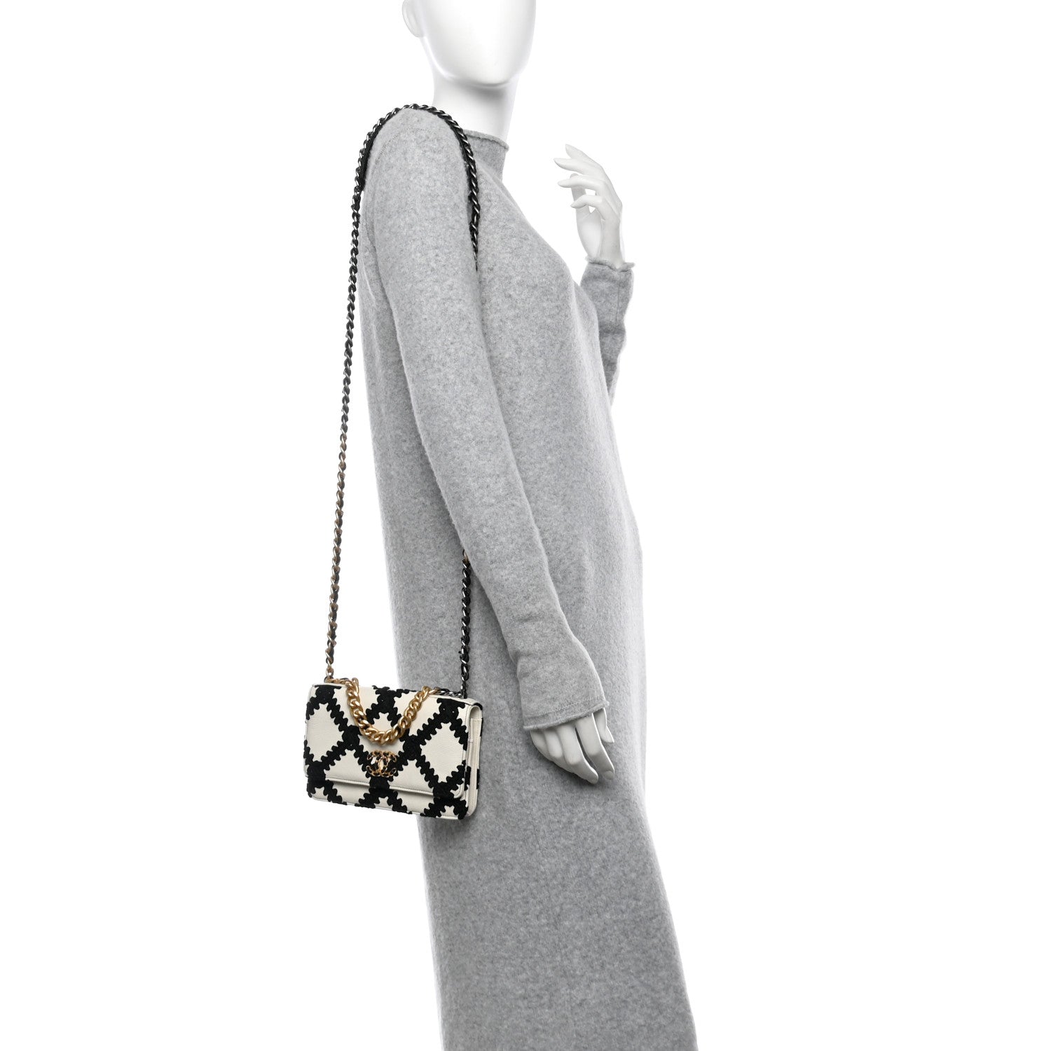 CHANELN゜19 Chanel Calfskin Crochet Chanel 19 Wallet On Chain WOC White Black