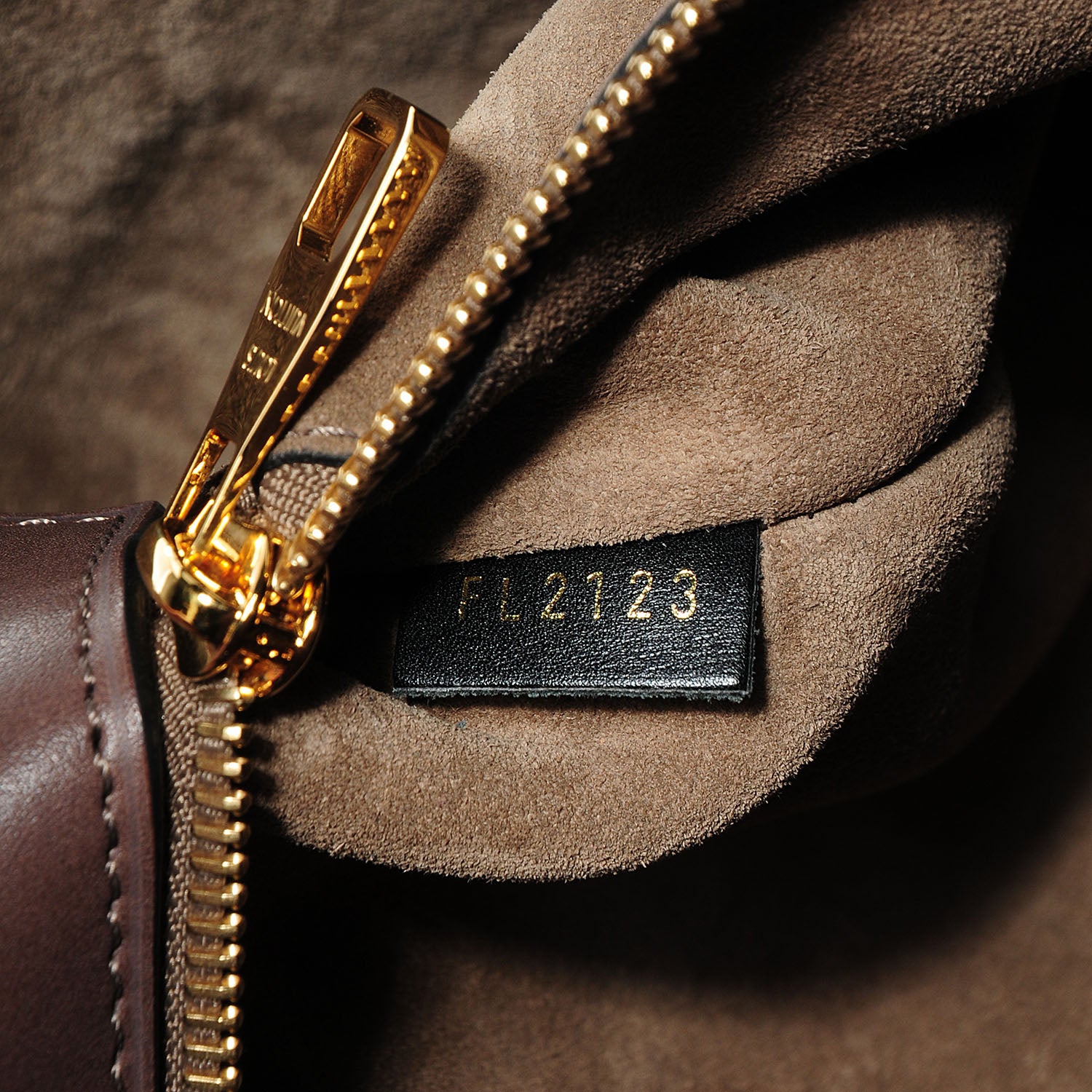 Louis Vuitton Monogram Cuir Orfevre and Veau Cachemire W GM Gris 7 of 8