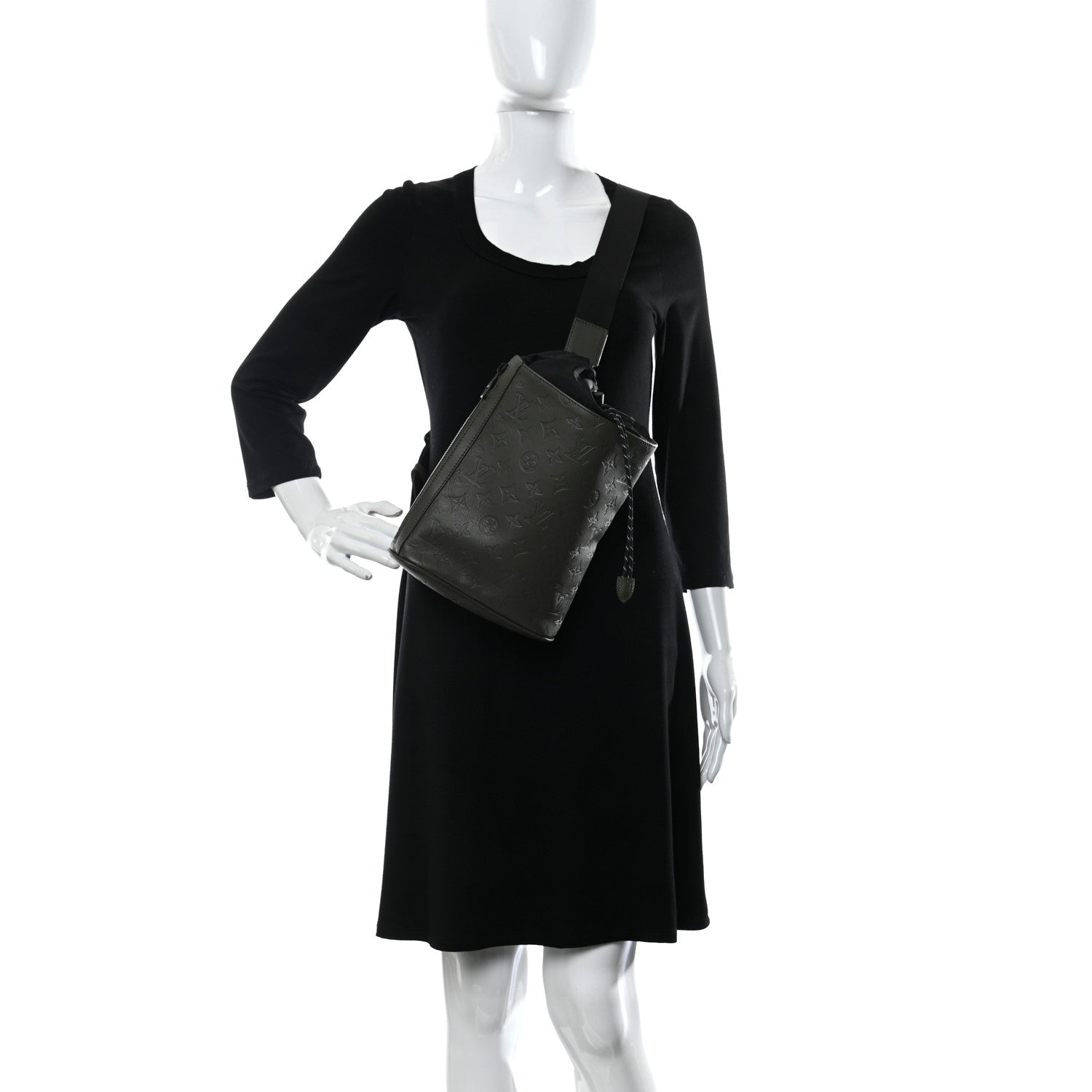 Louis Vuitton Shadow Monogram Chalk Slingbag Kaki 3 of 9
