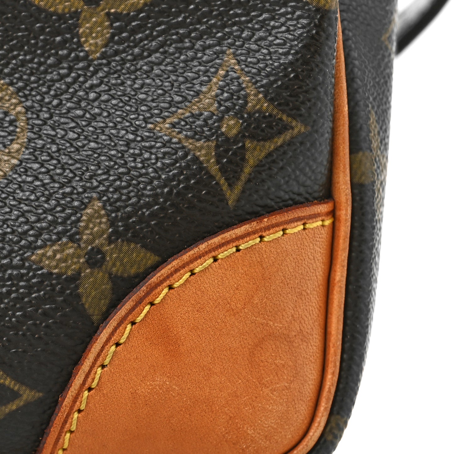 Monogram Nil 28