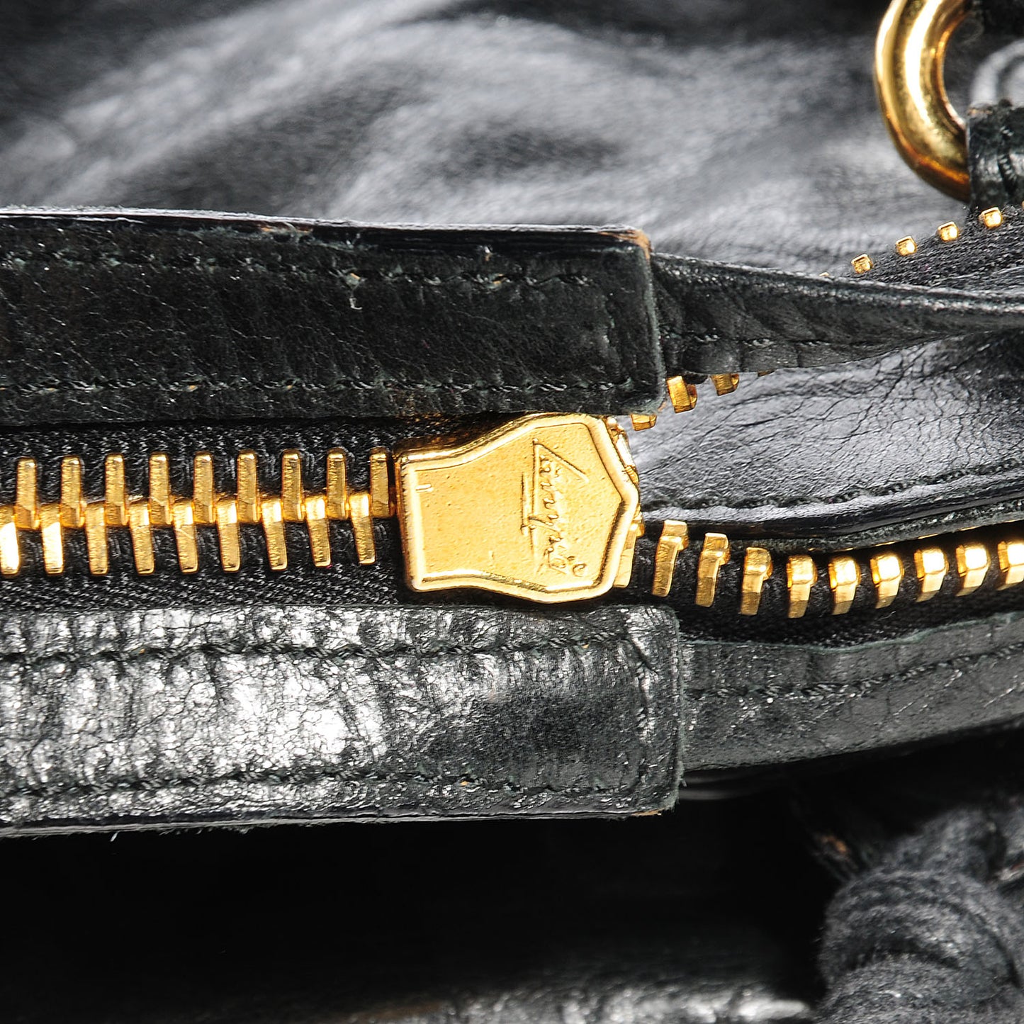Chevre Giant 21 Gold Hardware City Black