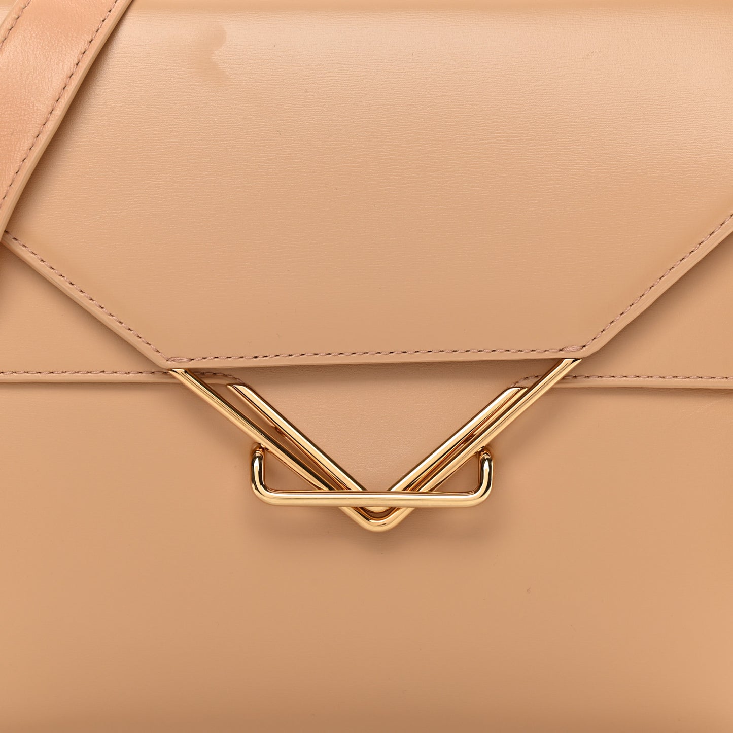 Box Calfskin Nappa Clip Bag Almond Gold