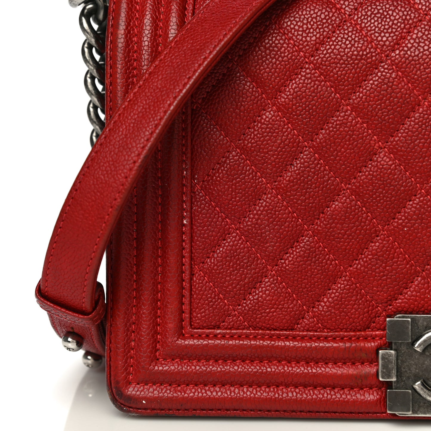 Caviar Quilted Medium Boy Flap Red
