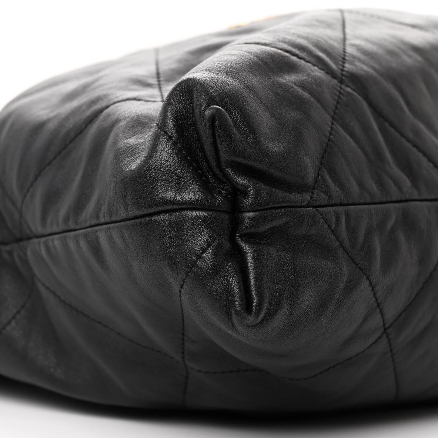 Shiny Calfskin Quilted Chanel 22 Black