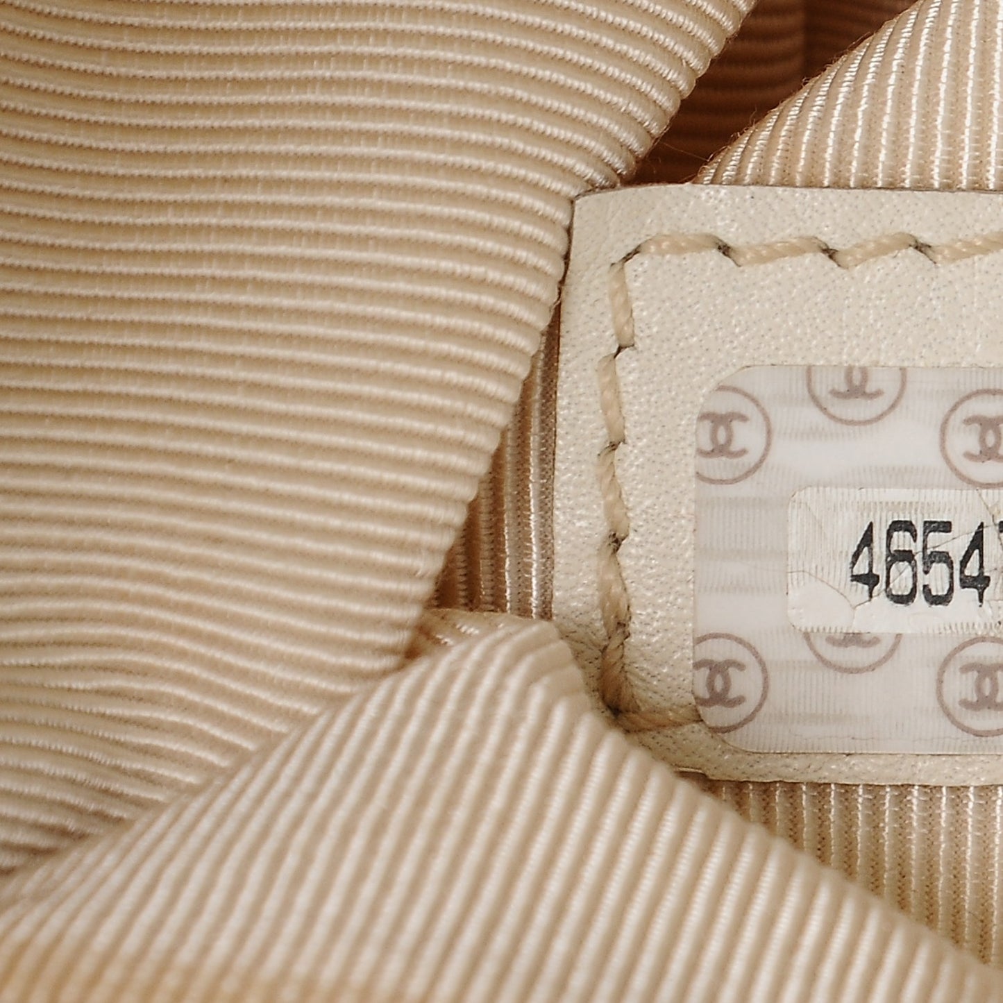 Caviar Shoulder Bag Light Beige