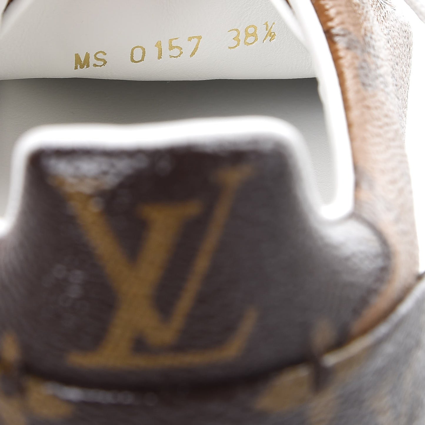 Reverse Monogram Frontrow Sneakers 38.5