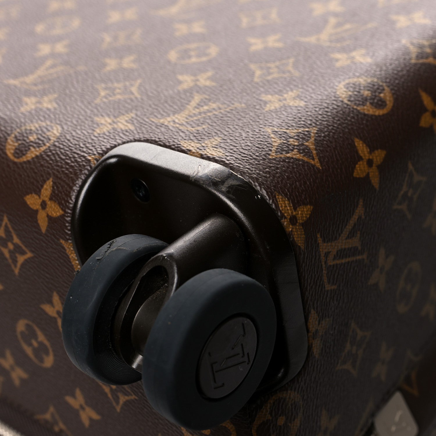 Louis Vuitton Monogram Horizon 70 9 of 18