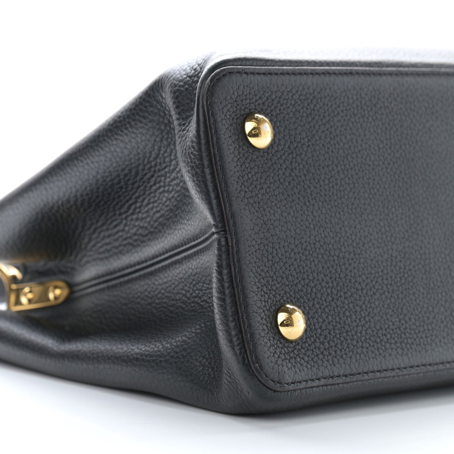 Taurillon Capucines MM Black Fuchsia