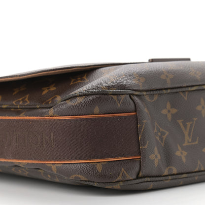 Louis Vuitton Monogram Beaubourg MM Messenger Bag 9 of 11