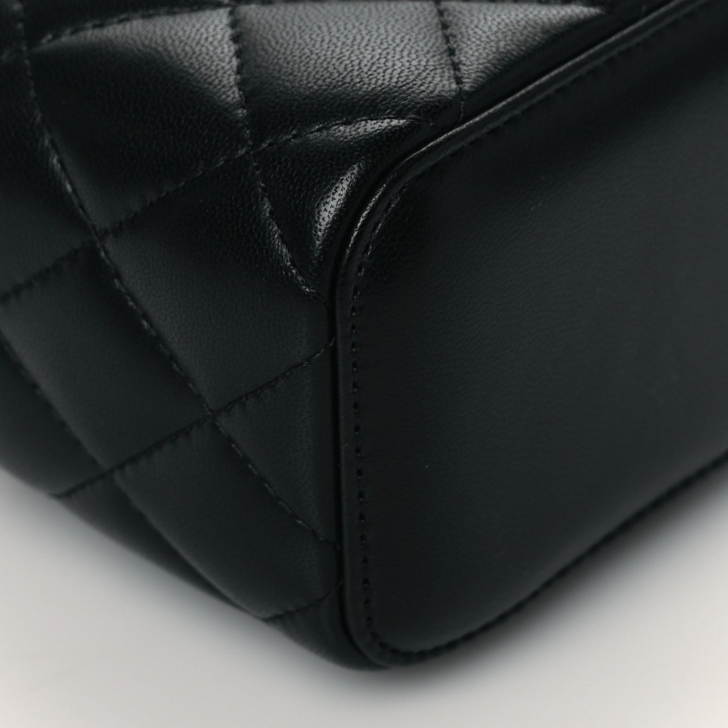 Lambskin Quilted Mini Pearl Crush Vanity Case With Chain Black