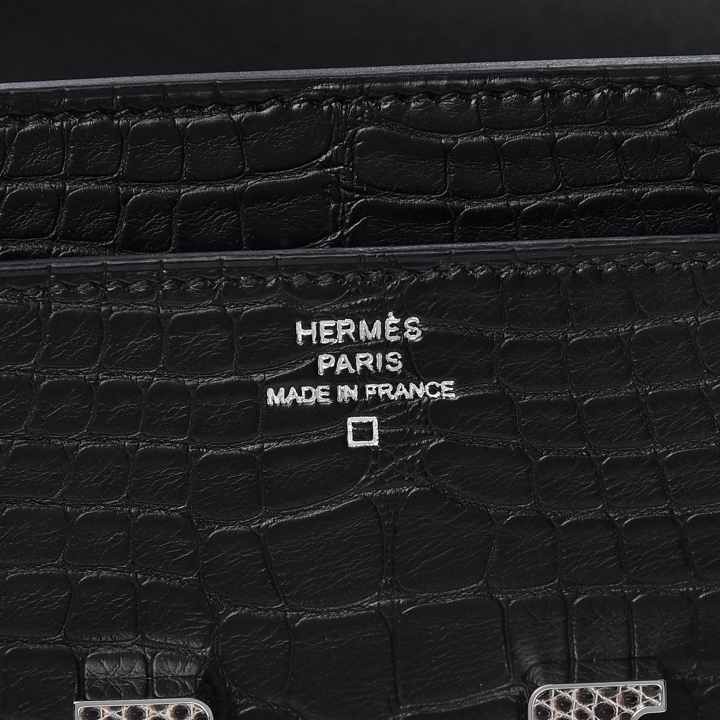 Matte Alligator Lizard Constance Wallet Black Ombre