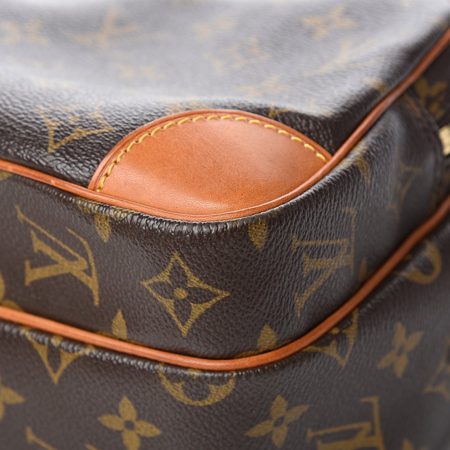 Monogram Nil 28