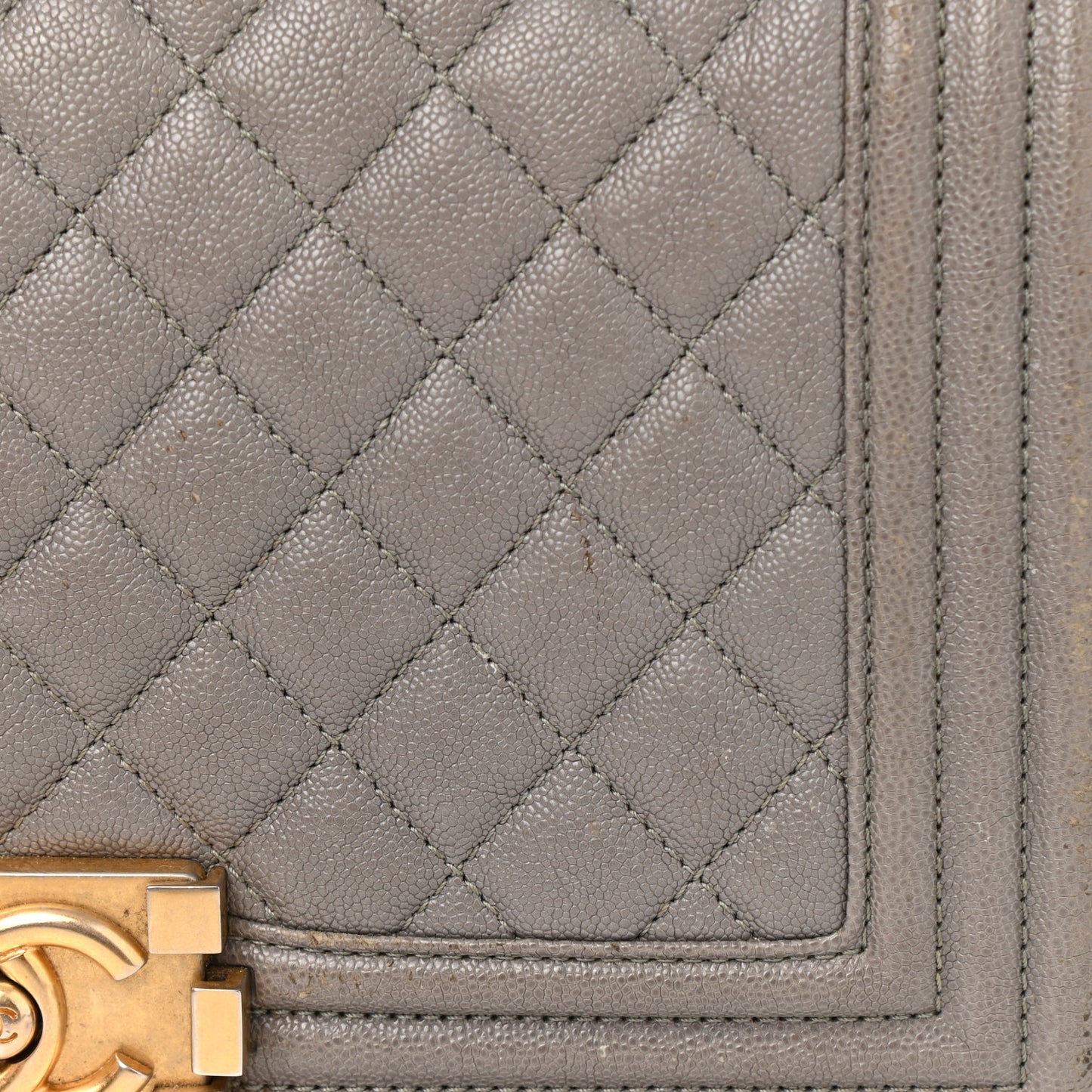 Caviar Quilted Medium Boy Flap Light Grey