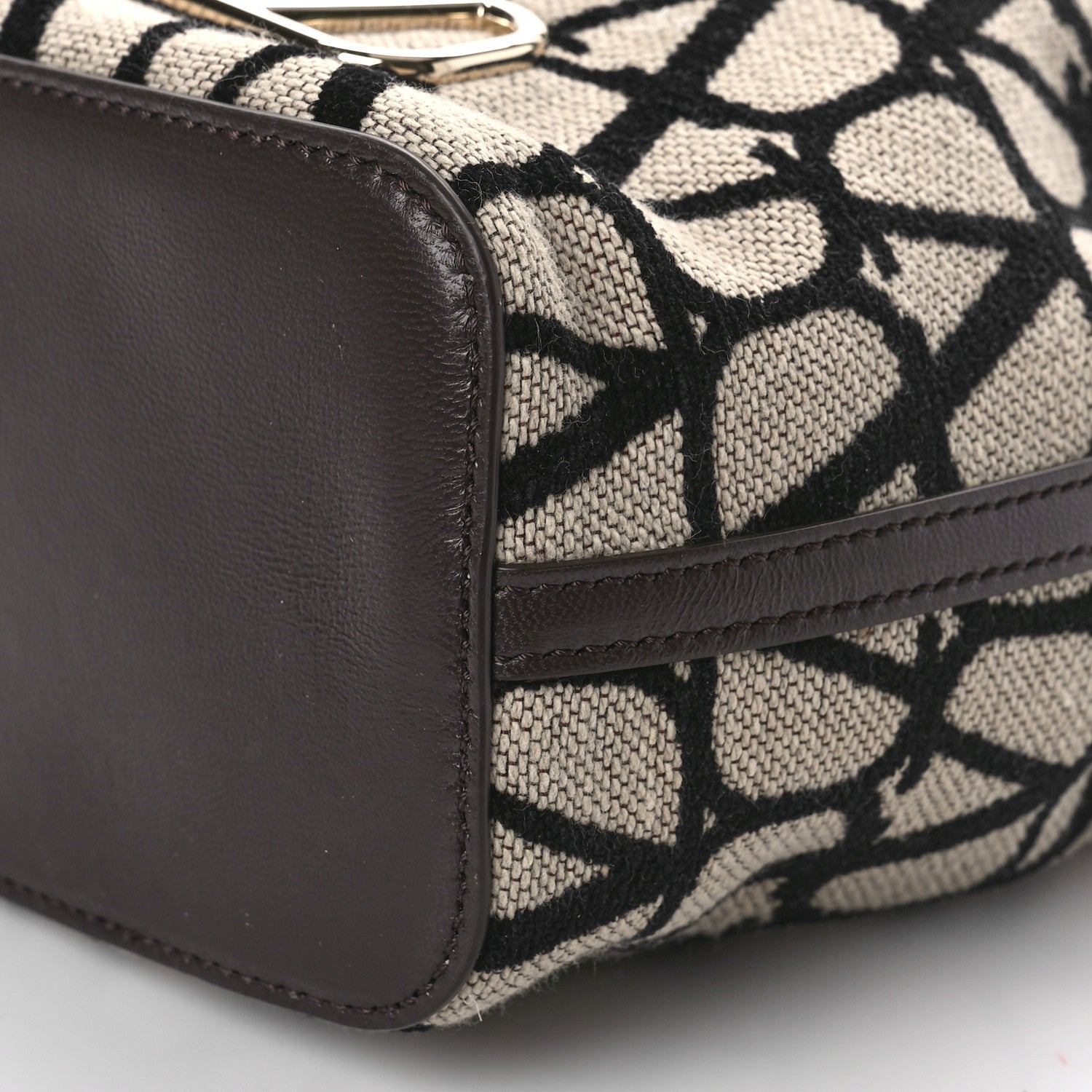 Valentino Garavani Toile Iconographe Nappa Mini Vlogo Signature Bucket Bag Naturale Black Fondant 8 of 8