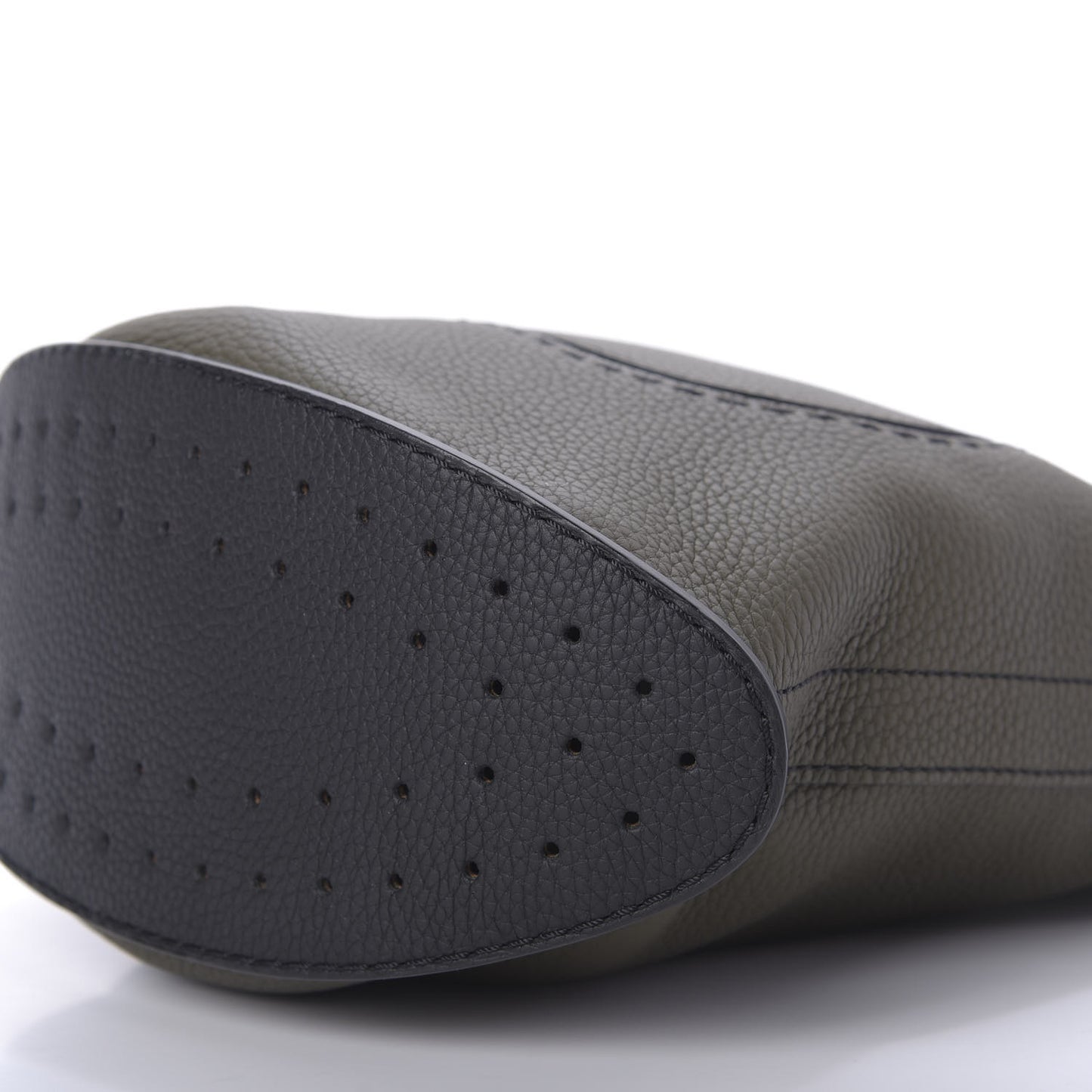 Taurillon Pin Daily Surpique Bucket Black Kaki