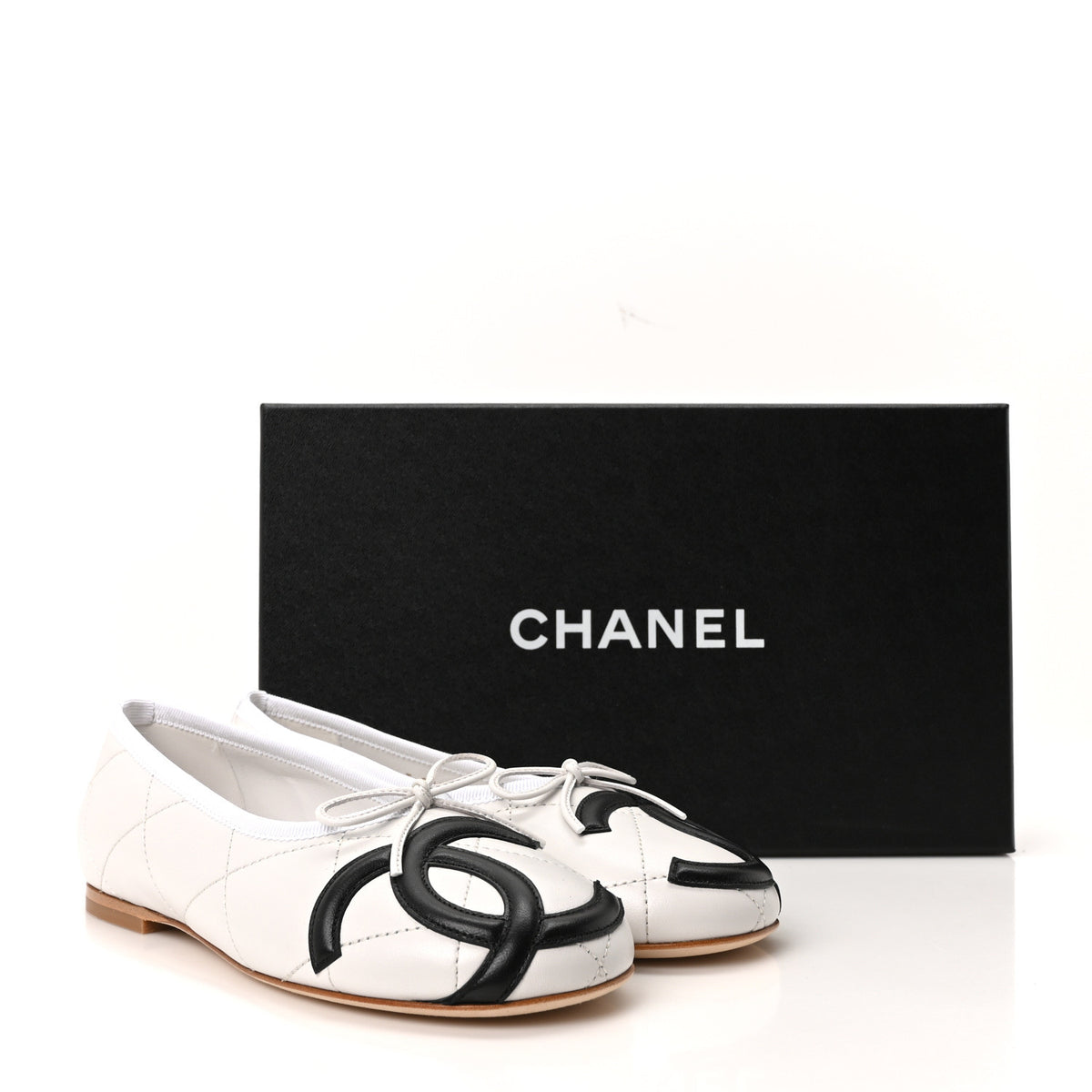 Lambskin Quilted CC Cambon Ballet Flats 35 White Black