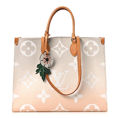 Louis Vuitton Monogram Giant By The Pool OnTheGo GM Brume 1 of 11