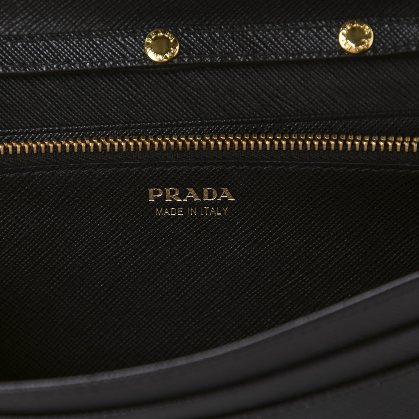Saffiano Metal Oro Chain Wallet Black