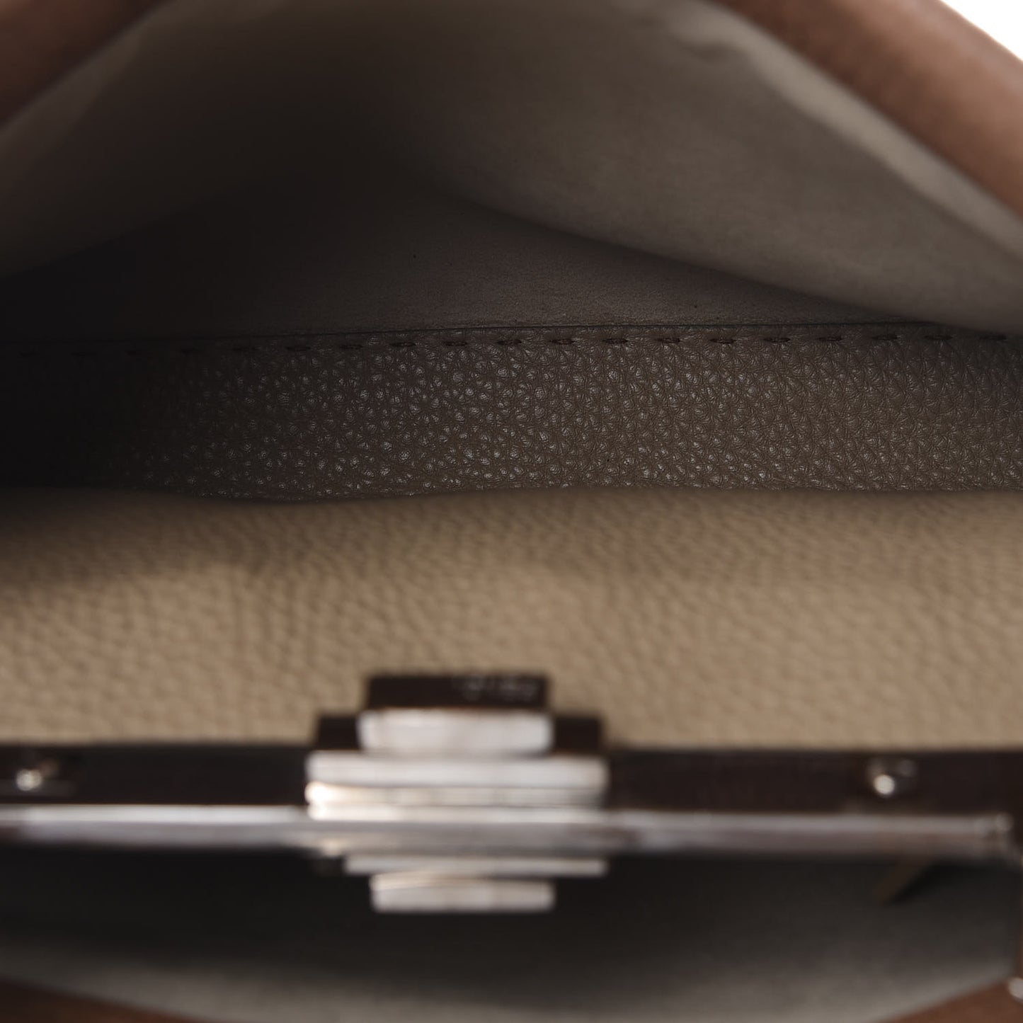 Cuoio Romano Selleria Bi-Color Medium Peekaboo Iconic Satchel Mou Deserto