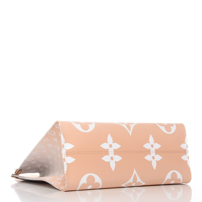 Louis Vuitton Monogram Giant By The Pool Onthego GM Brume 4 of 10