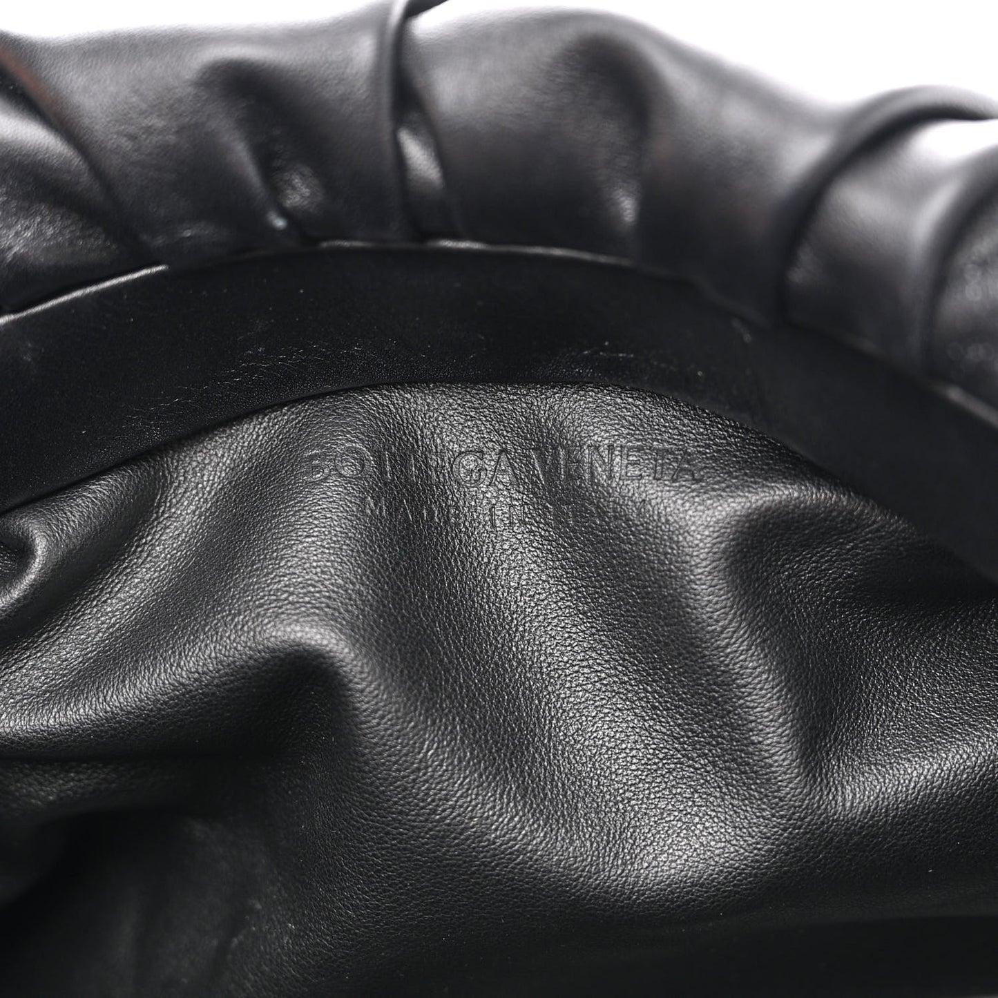 Calfskin The Pouch Chain Black