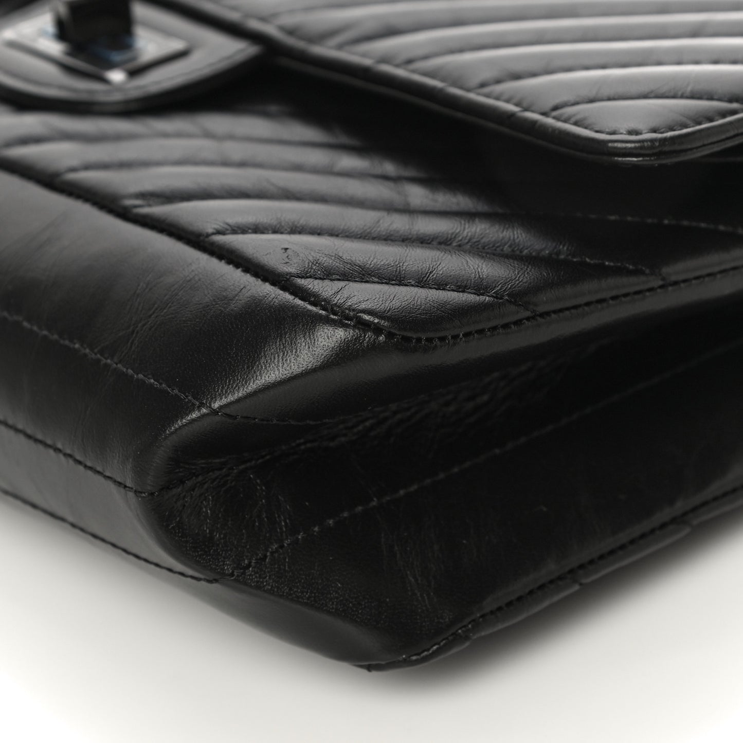 Aged Calfskin Chevron Quilted 2.55 Reissue 225 Flap So Black