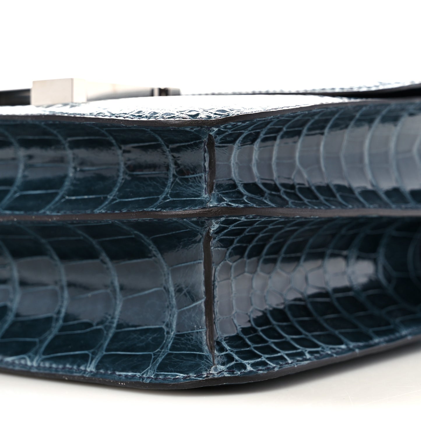 Shiny Alligator Constance 24 Bleu Paon