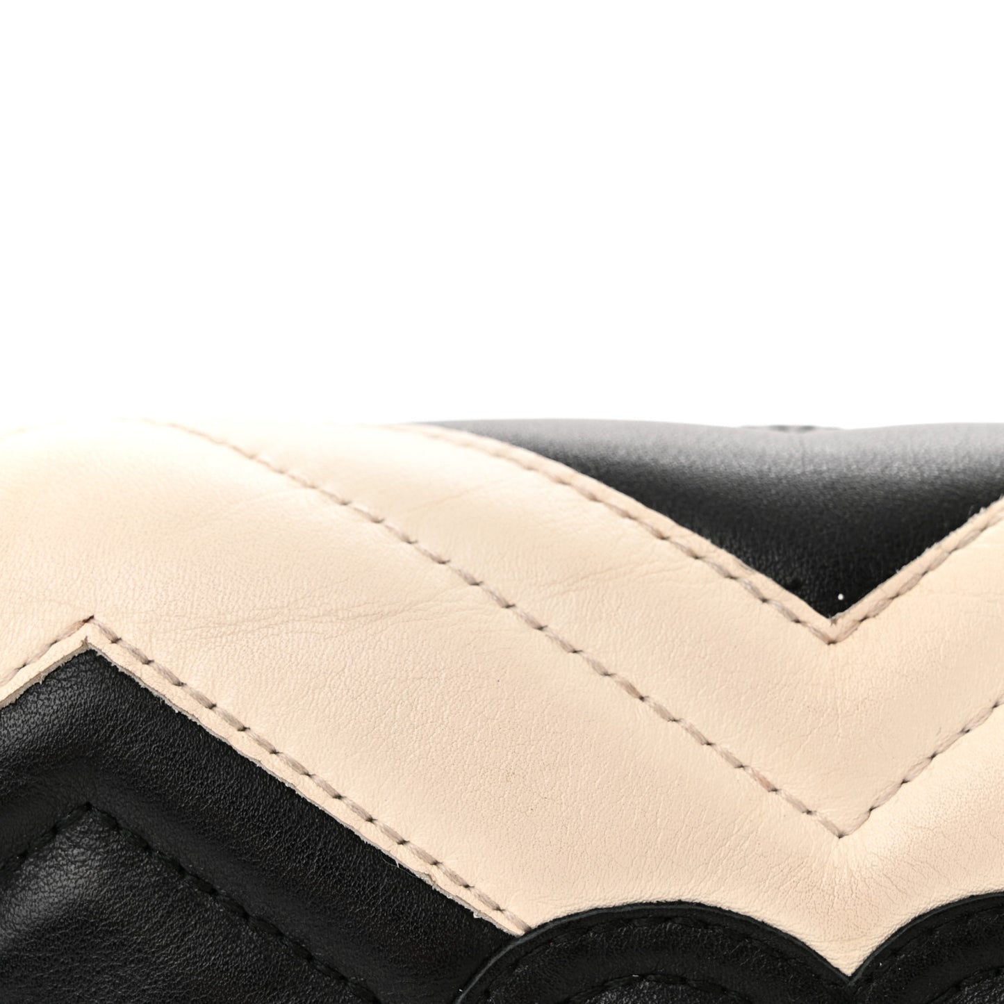 Calfskin Matelasse Super Mini GG Marmont Shoulder Bag Black White