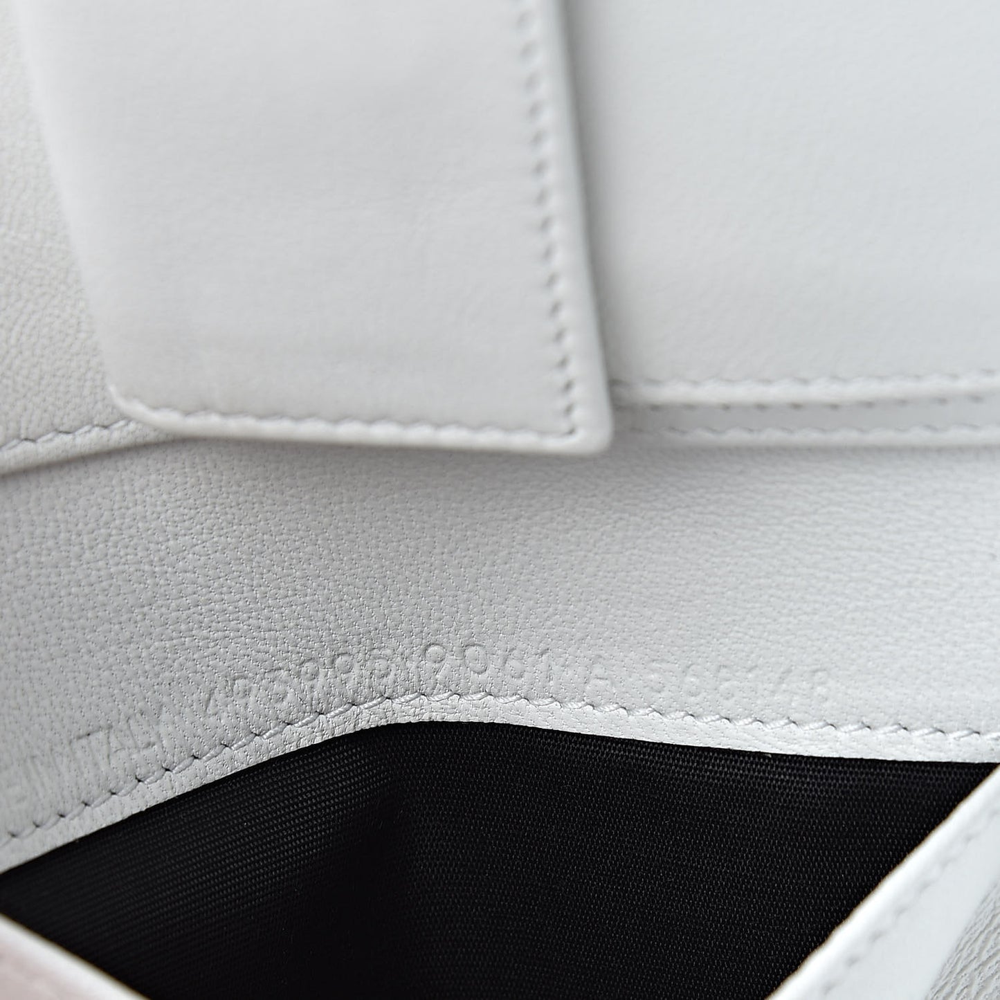 Veau 34 Wallet White