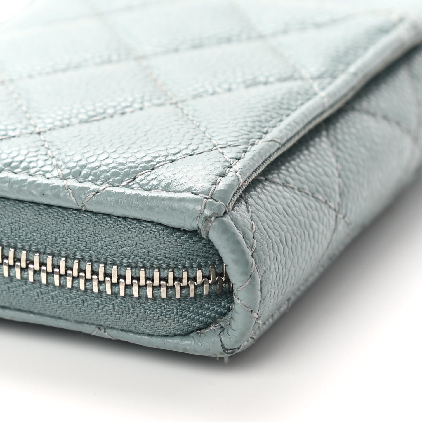 Caviar Quilted Zip Card Holder Light Blue